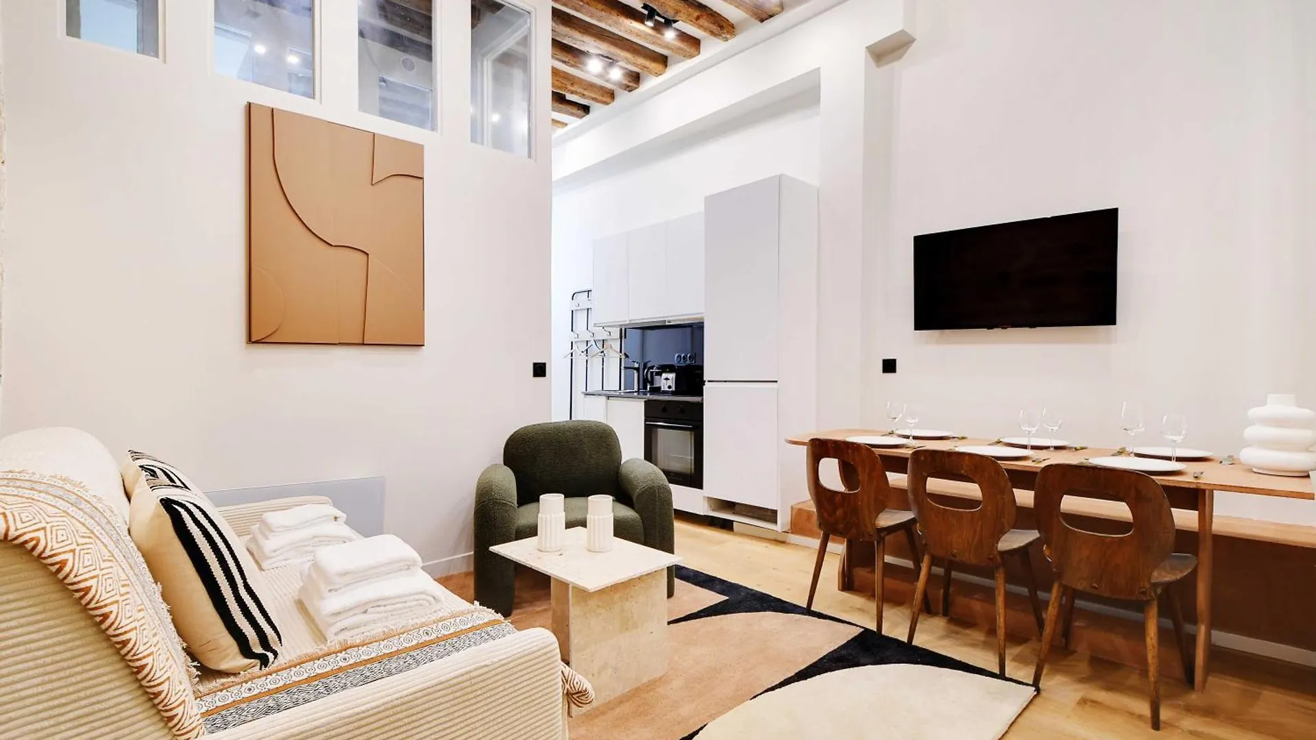 Apartment Stunning Residence Rex - Grands Boulevards Paris France